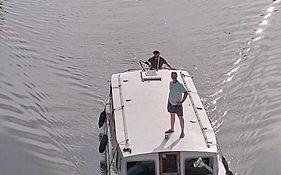 Zouw Hausboat Zakotven -Pouze Ubytovani