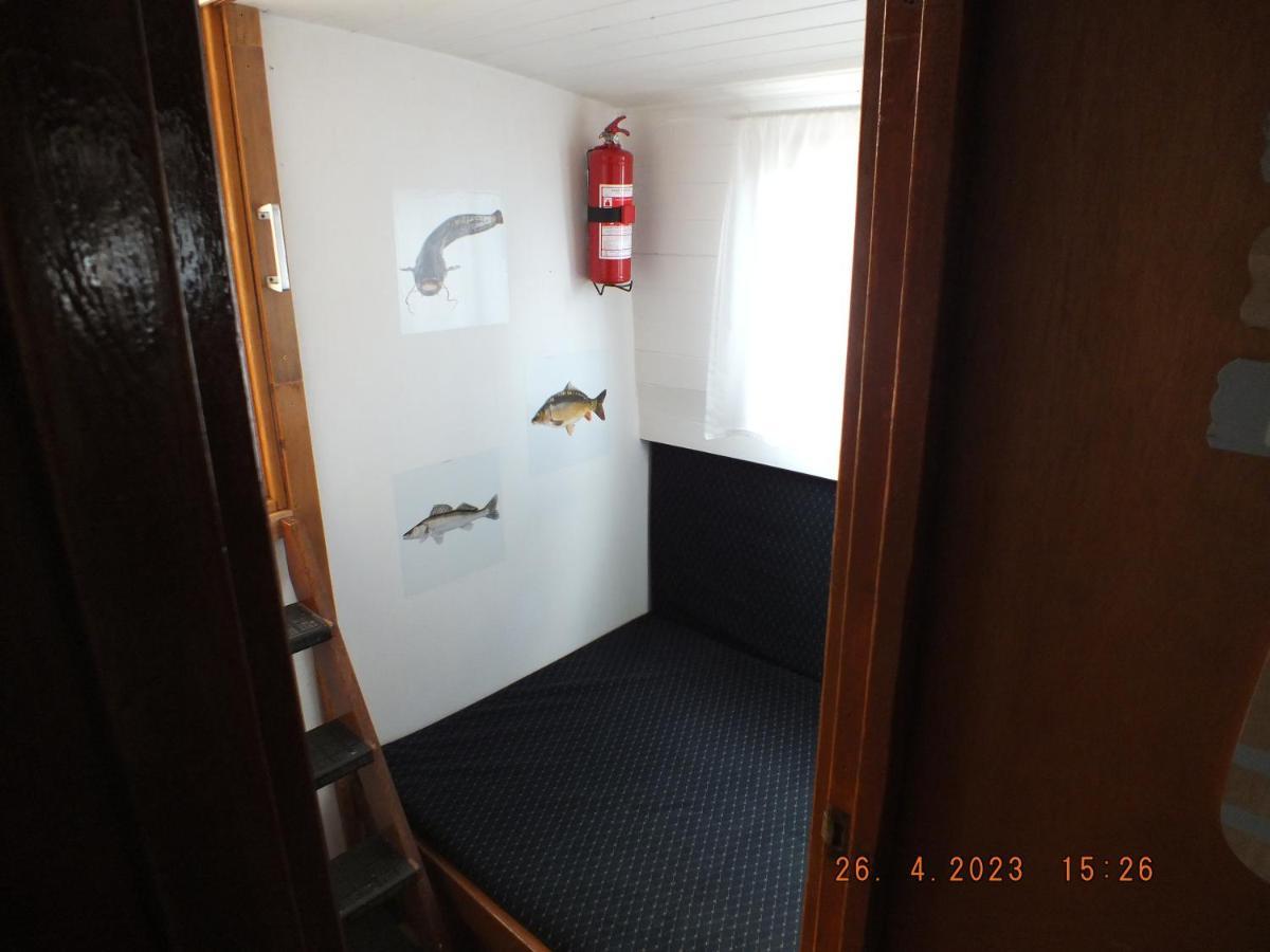 Zouw Hausboat Zakotven -Pouze Ubytovani Roudnice nad Labem Exterior foto